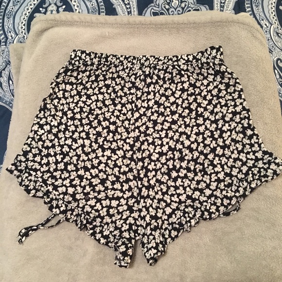 HONEY PUNCH NWOT SZ SMALL HIGH RISE SHORTS - Picture 4 of 7